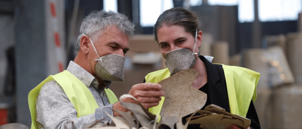 Empresa francesa está fazendo máscaras biodegradáveis usando cânhamo.