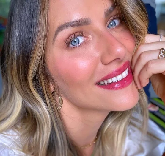 Giovanna Ewbank monta árvore de Natal e mostra que ela é inspirada em safári da África