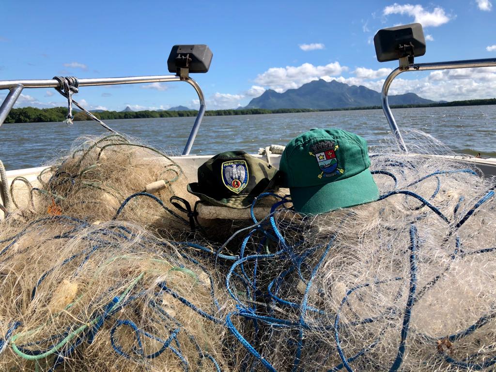 Em dois dias, 800 metros de redes de pesca ilegal são apreendidos em Vitória