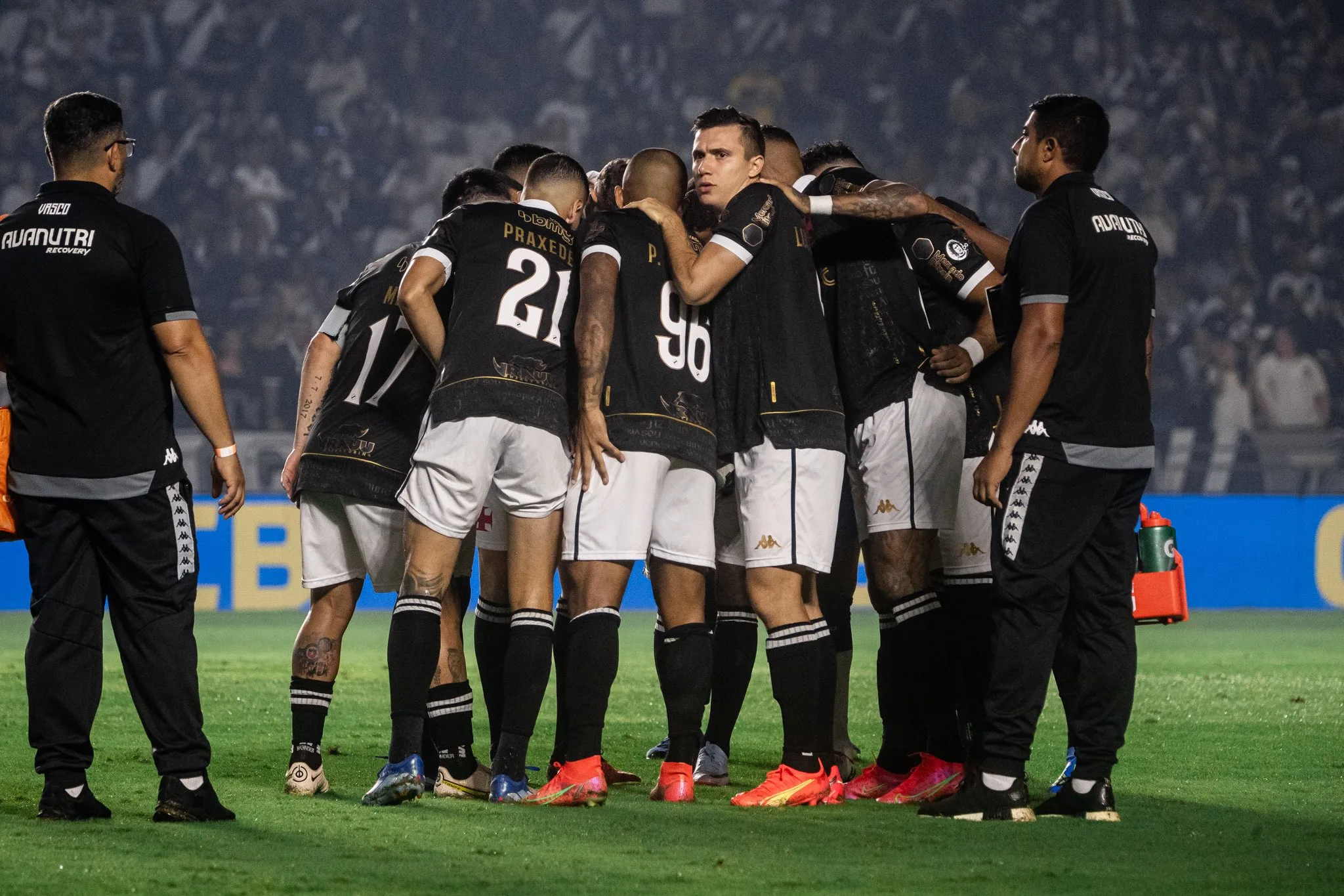 Vasco perde para o Inter em São Januário é vaiado pela torcida