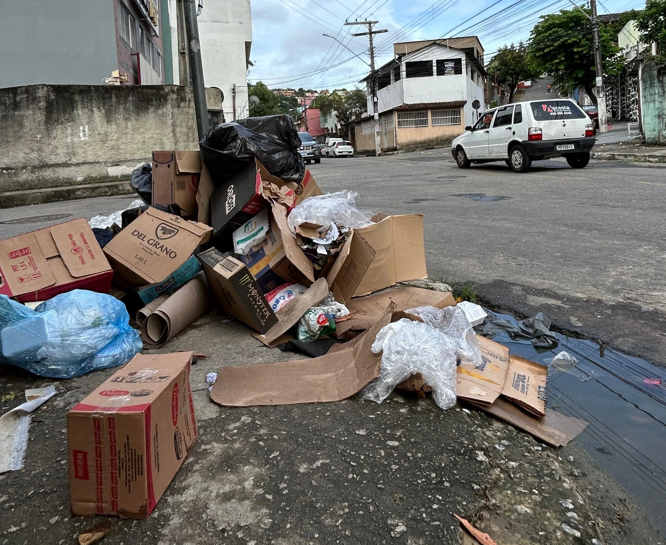 O que fazer com lixo durante greve de coletores em cidades do ES?