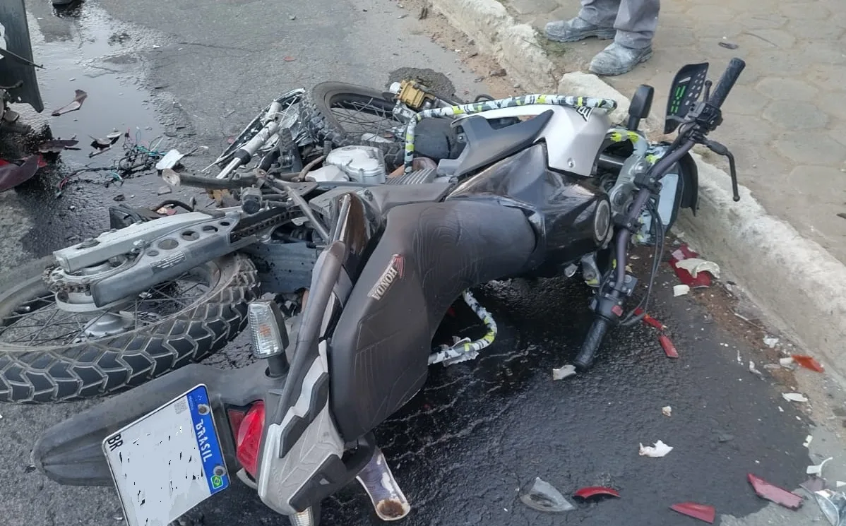 Grave acidente deixa dois motociclistas feridos em Viana