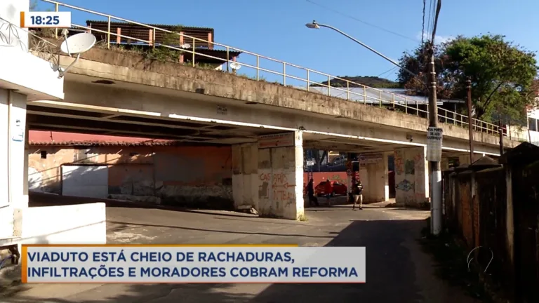 Moradores cobram reforma de viaduto caindo aos pedaços