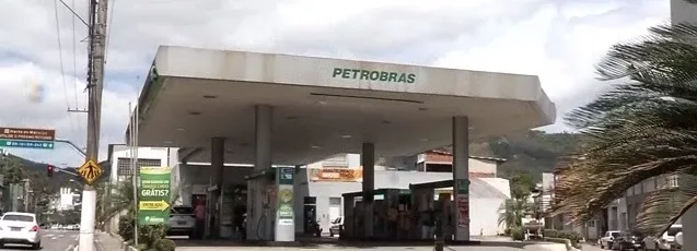 Criminoso assalta posto de combustíveis a poucos metros de batalhão da PM em Vitória