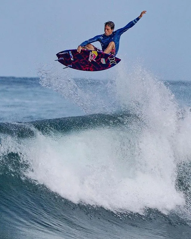 Kai Lenny, o surfista que quebra os limites nas ondas gigantes