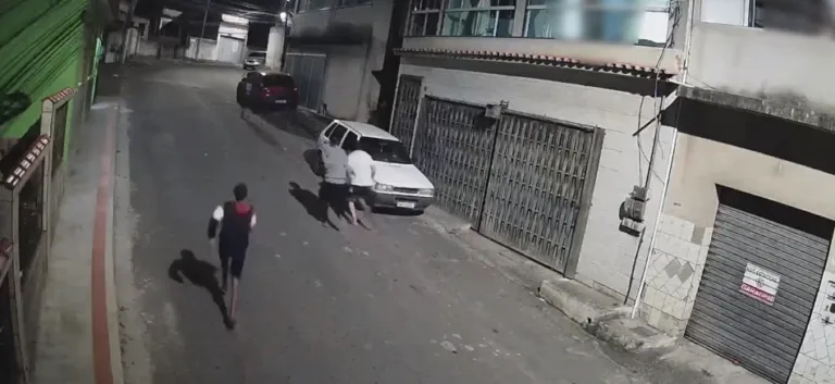 VÍDEO | Atirador esportivo reage a assalto e ajuda a prender dupla em Vila Velha