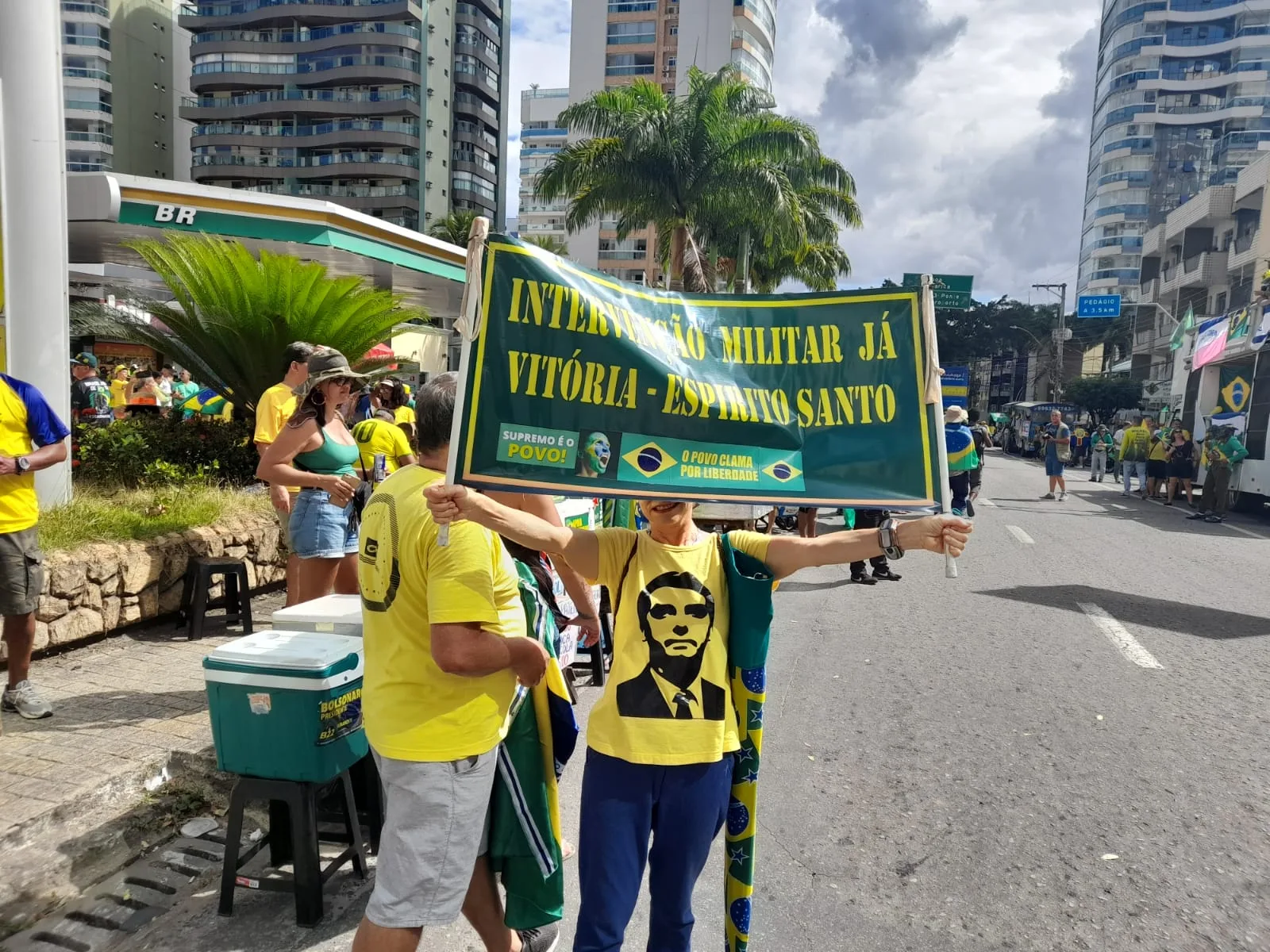 Equipe da TV Vitória é ameaçada durante ato de apoiadores de Bolsonaro em Vila Velha