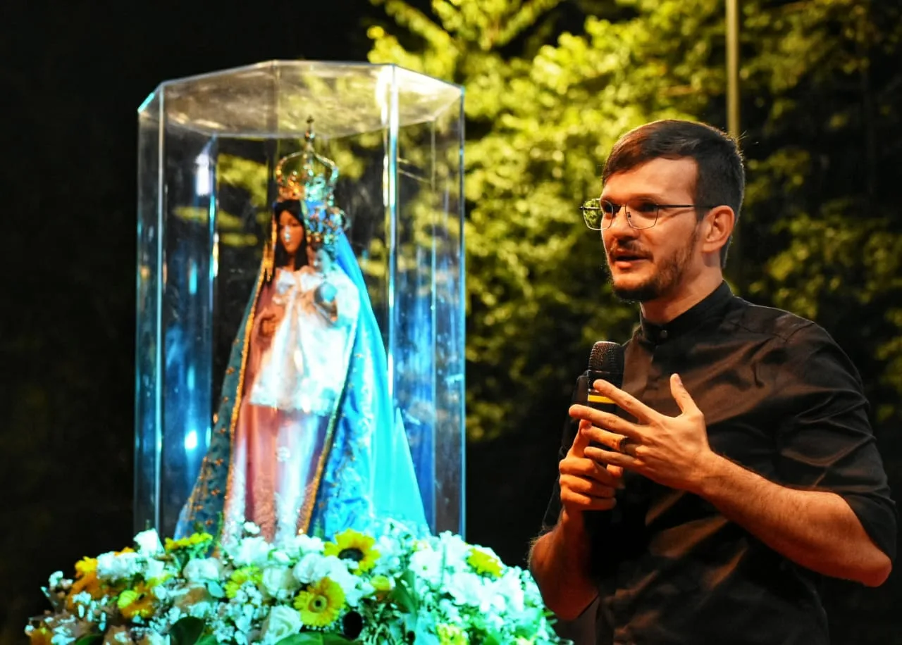 FOTOS | Famoso na internet, confira participação de padre Patrick na Festa da Penha 2022 nesta terça