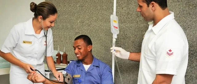Marinha abre 30 vagas para aquaviário, cozinheiro e saúde