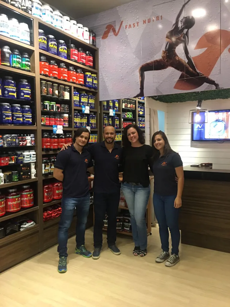 Juliana Bossanel e a equipe da Fast Nutri VV