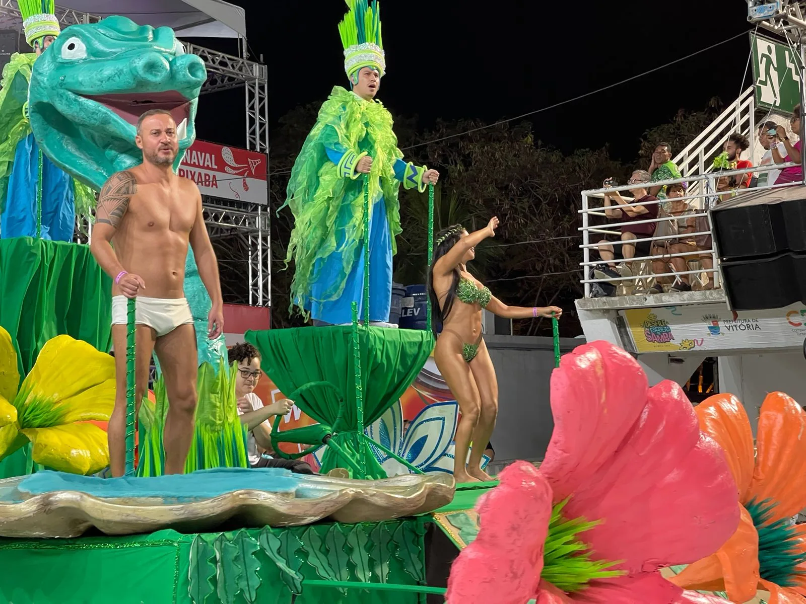 Carnaval de Vitória: corpão sarado de Eva, na Rosas de Ouro, surpreende