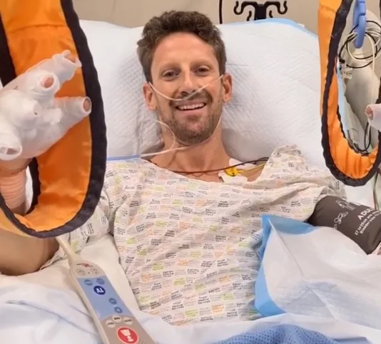 Após forte acidente na F-1, Grosjean grava vídeo no hospital: 'Estou bem'