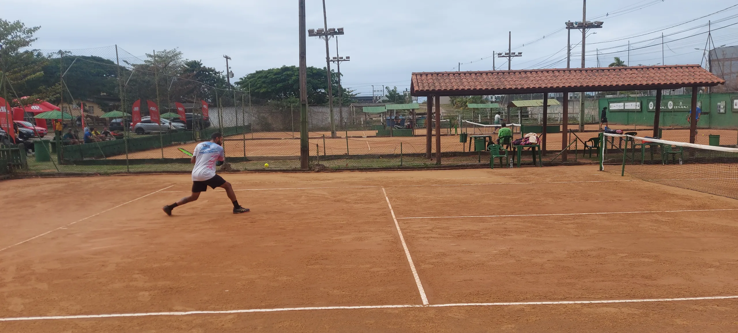 Em domingo movimentado, Circuito Rede Vitória de Tênis define os duelos decisivos