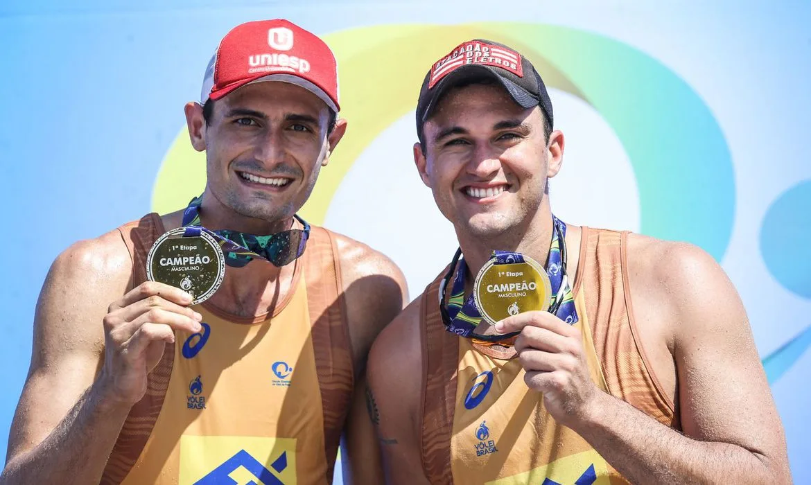 Campeão do Circuito de vôlei de praia, André Stein mira o bicampeonato e fala em vaga olímpica