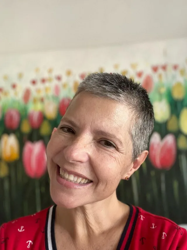 Ex de Gugu Liberato, Rose Miriam raspa a cabeça e assume cabelo branco