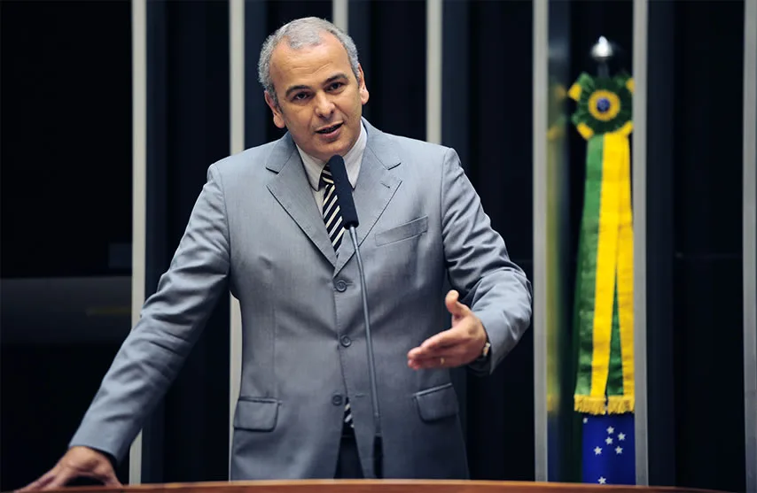 Na disputa pela presidência da Câmara, Júlio Delgado desembarca em Vitória