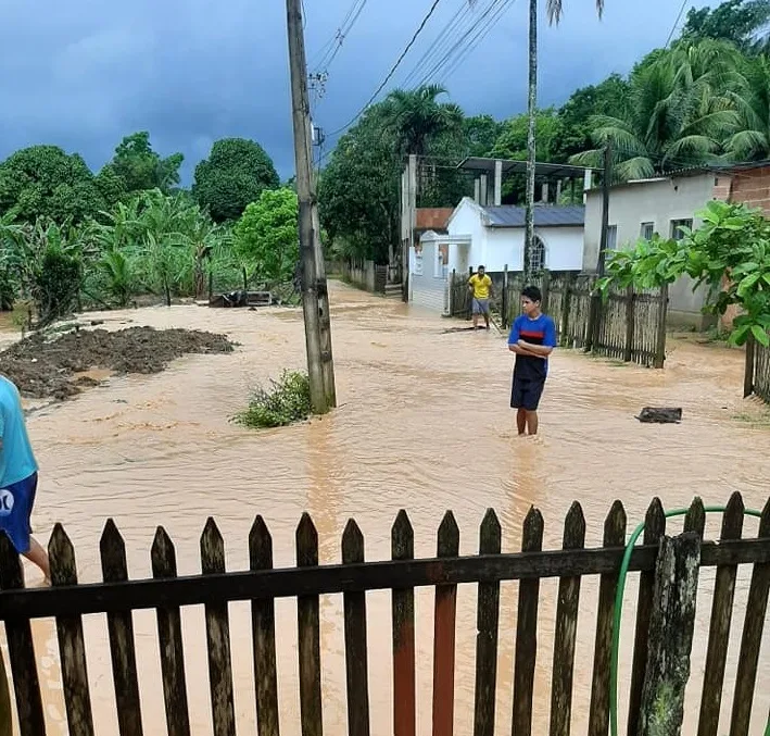 Em três meses, equipes retiram 40 mil toneladas de lixo de ruas e bueiros de Cariacica