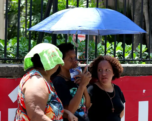 Ausência de nuvens fortalece onda de calor; entenda