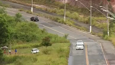 Motociclista tenta fugir de assaltantes e acaba baleado na Serra