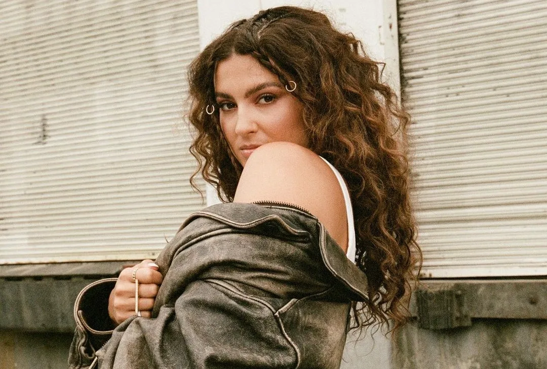 Quem é Tori Kelly, jovem cantora internada em estado grave com coágulos