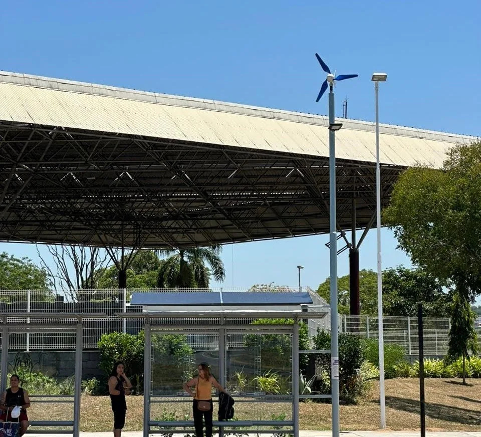 Startup inaugura ponto de ônibus sustentável na Ilha do Príncipe, em Vitória