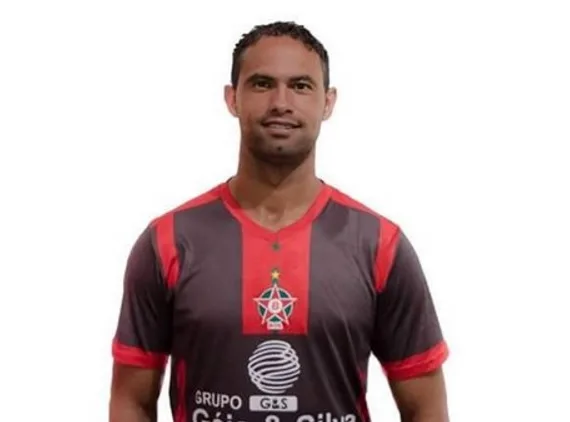 Na volta ao futebol, Goleiro Bruno faz pênalti e Boa empata com o Uberaba
