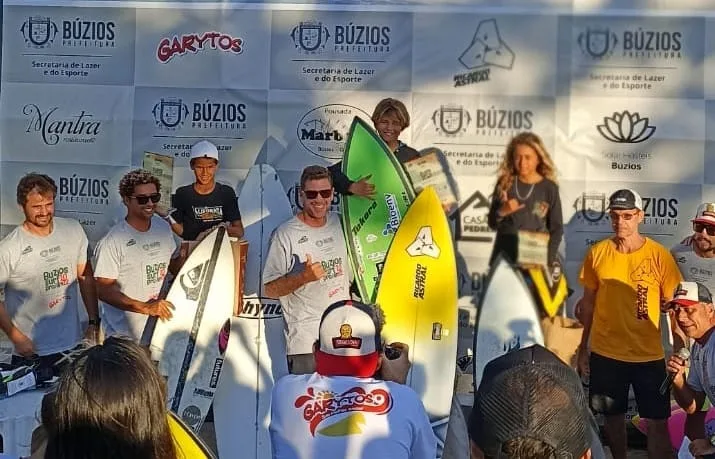 Capixaba conquista o pódio no campeonato carioca de surfe em Búzios