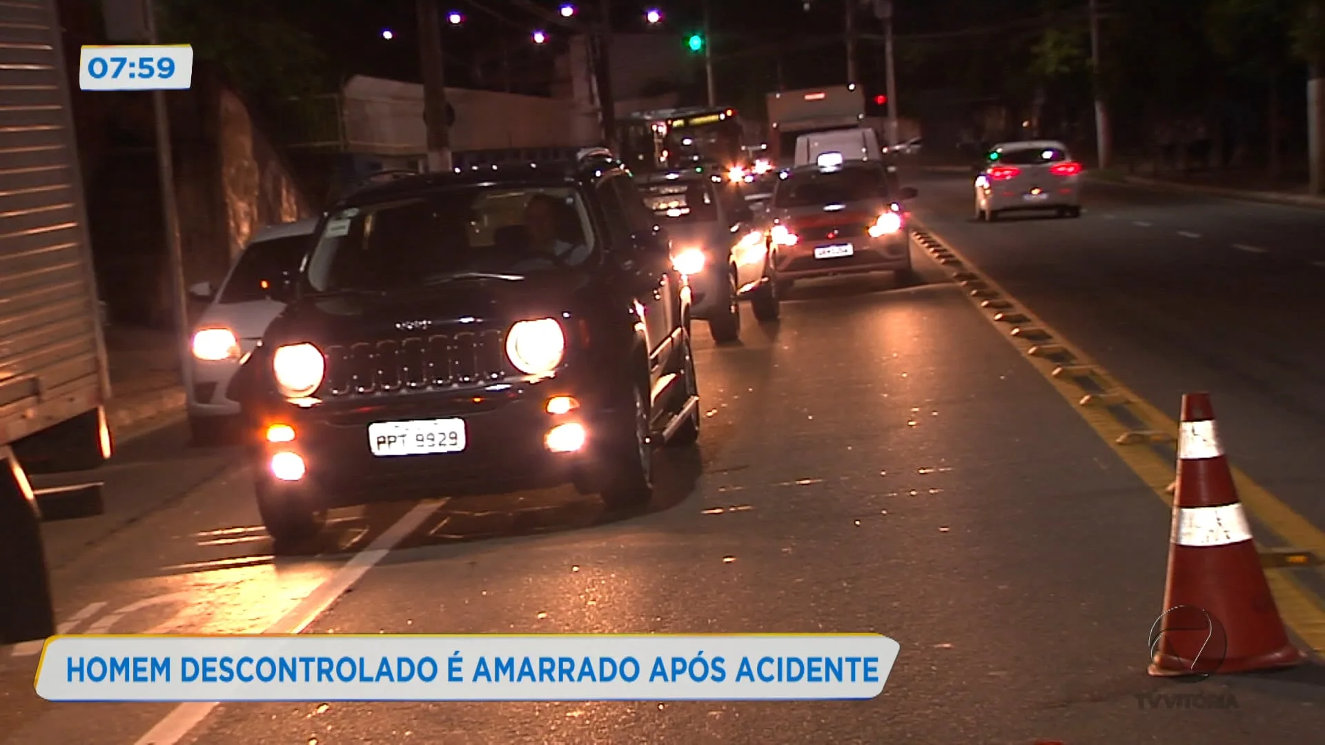 Homem descontrolado é amarrado após acidente em Maruípe, Vitória