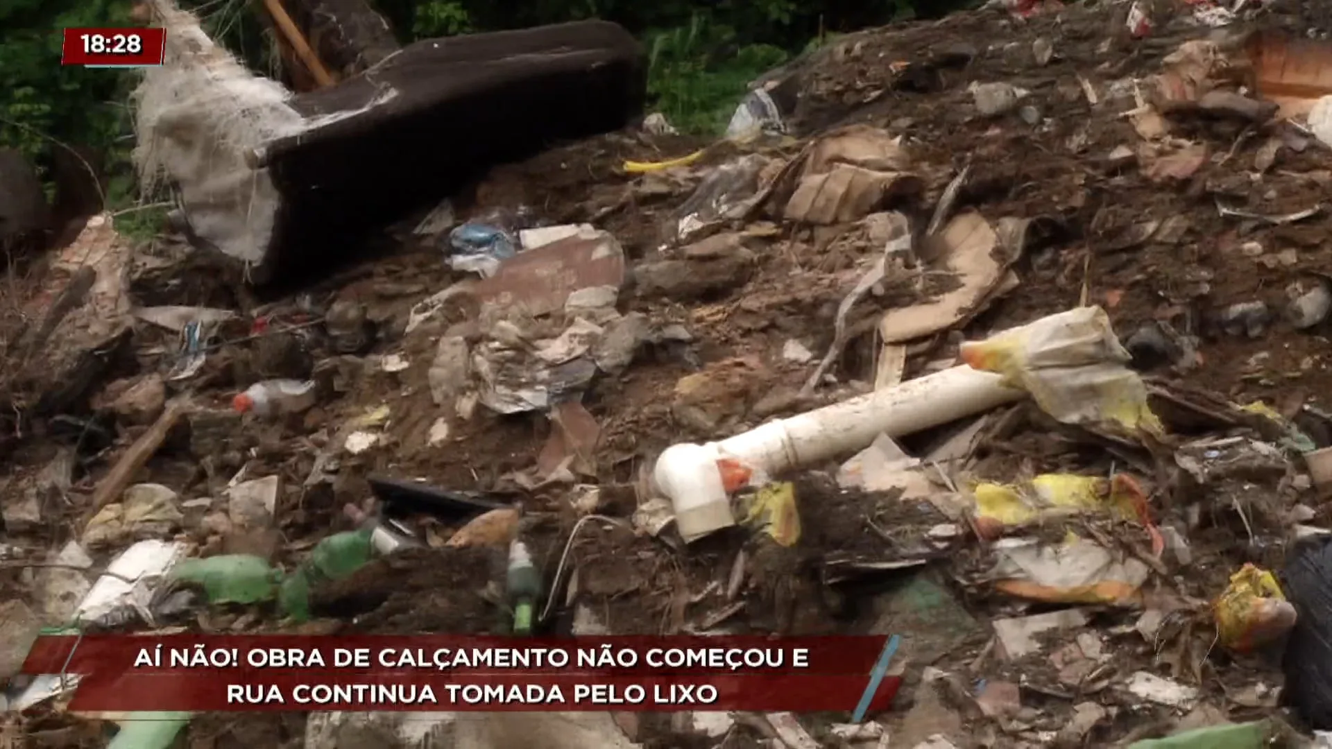 Comunidade cobra asfalto na rua e fim do lixão em Boa Vista, Serra