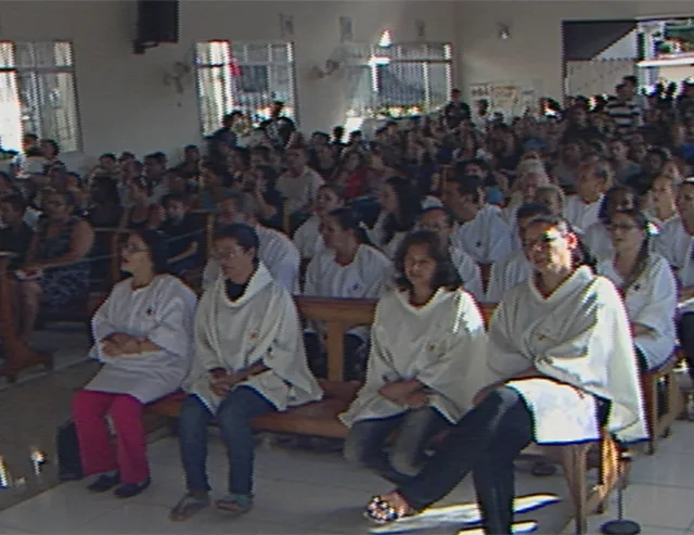 Moradores de Vitória fazem missa em homenagem às vítimas de violência