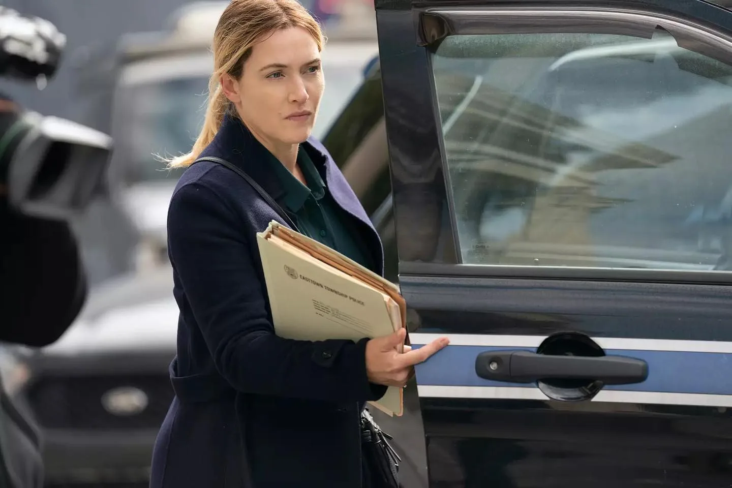 Atriz Kate Winslet é levada para hospital após sofrer queda na gravação de filme