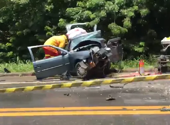 Homem morre e sete pessoas ficam feridas em grave acidente na BR-101