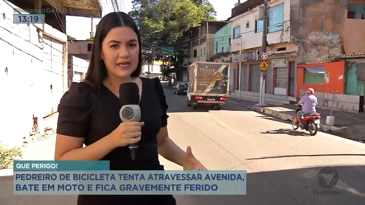 Pedreiro bate em moto ao tentar atravessar avenida em Vila Velha