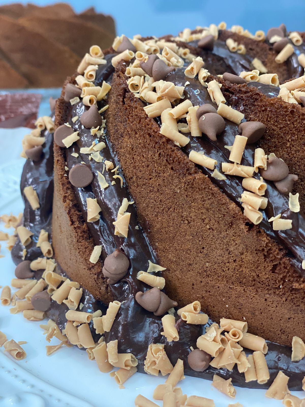 Dia do chocolate: que tal um bolo com calda de brigadeiro?!