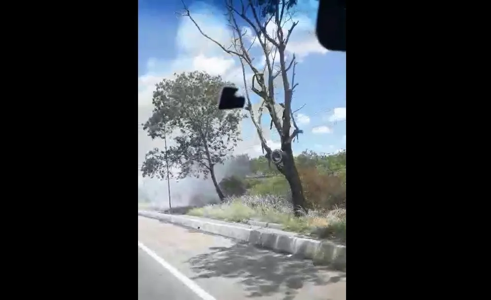 VÍDEO | Incêndio atinge vegetação em área do Aeroporto de Vitória