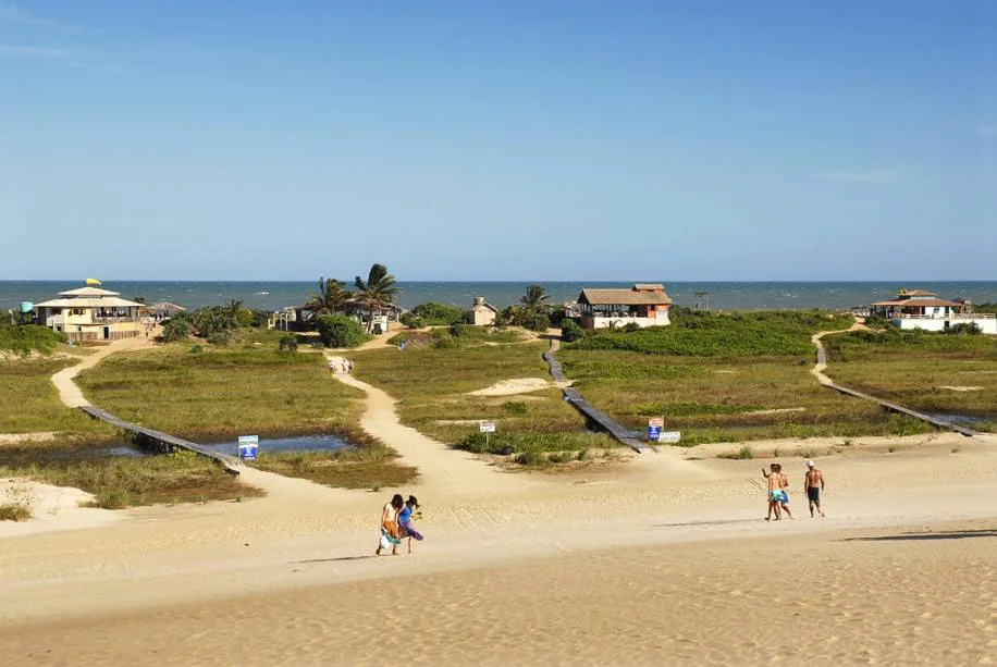 Marinha confirma encontro de fragmentos de óleo em Itaúnas; veja o mapa da situação das praias