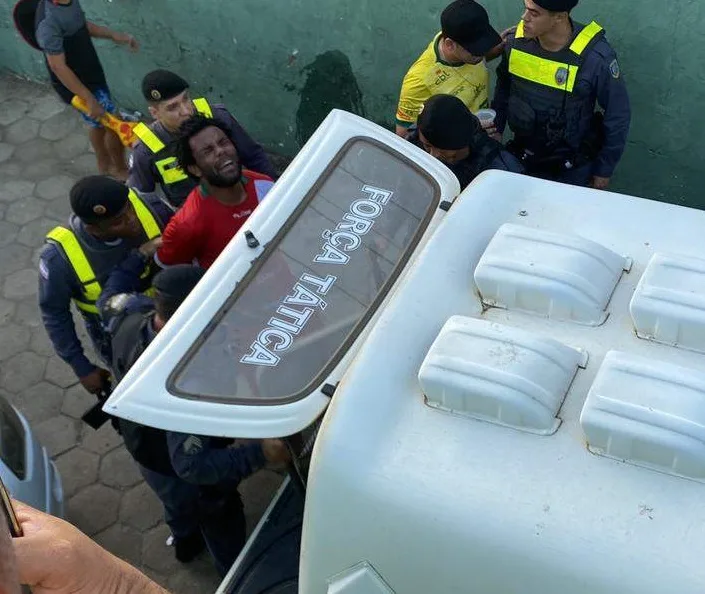 Zagueiro do Real Noroeste é detido e deixa estádio algemado em jogo da Série D