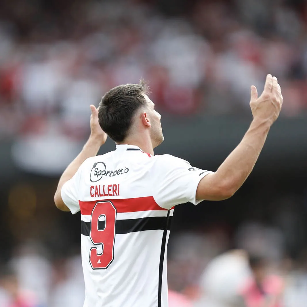 São Paulo goleia Santos com dois de Calleri e primeiro gol de Pato no retorno ao Morumbi