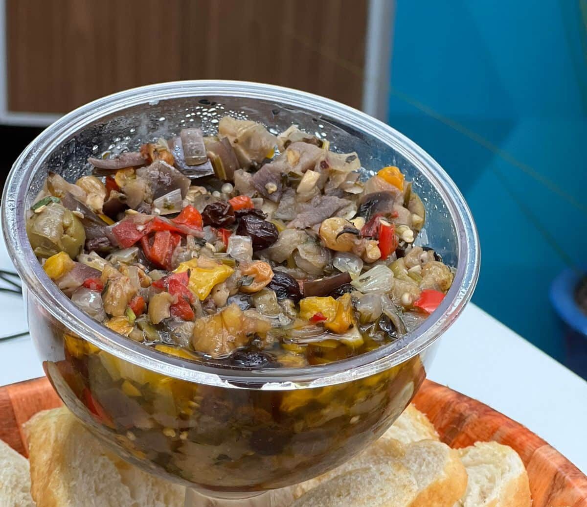 Aprenda a preparar uma deliciosa caponata de berinjela