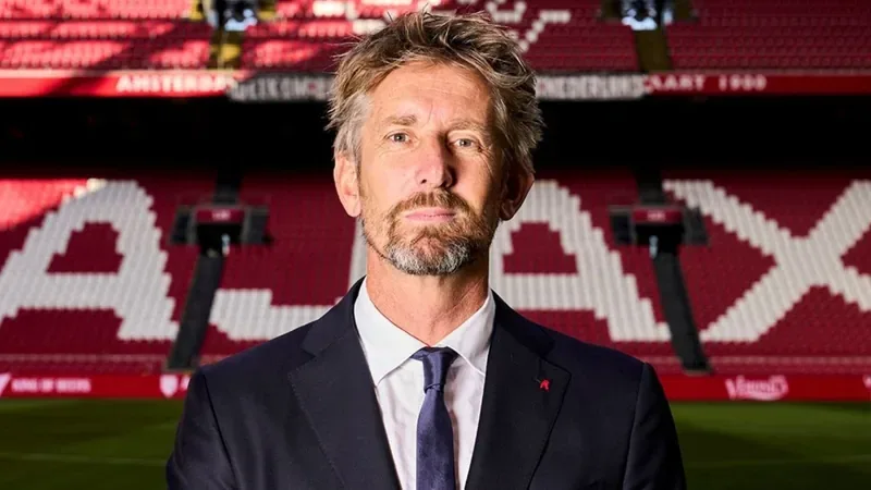 Estável, Van der Sar permanece em cuidados intensivos, mas condição ainda é 'preocupante'