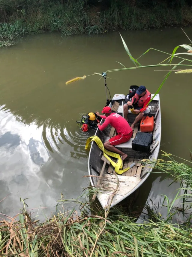 Casal morre ao cair com carro em barragem de Santa Maria de Jetibá; homem era ator conhecido no ES