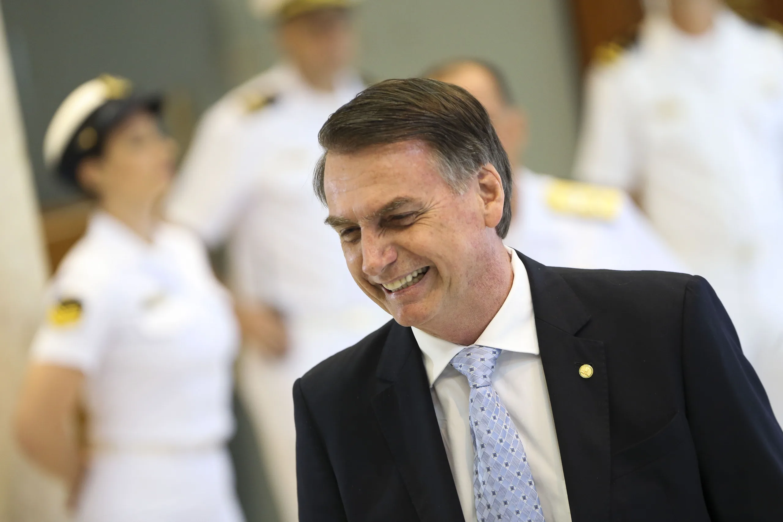 O Presidente eleito Jair Bolsonaro, fala com a imprensa após reunião com os futuros comandantes das Forças Armadas, no Comando da Marinha, em Brasília.