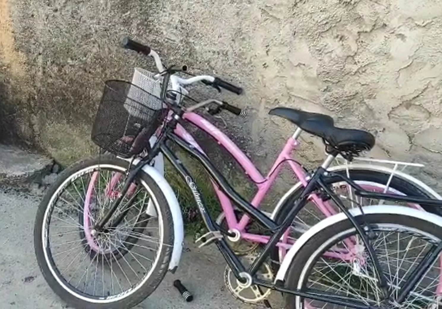 Suspeitos são detidos após roubo de bicicletas e objetos em loja da Serra