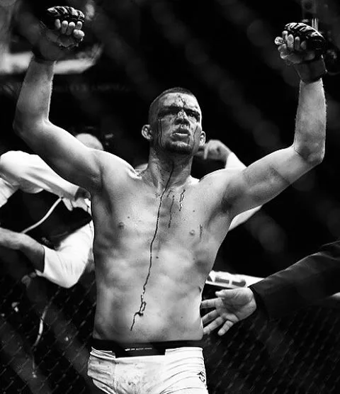 Nate Diaz surpreende e finaliza McGregor no UFC; Miesha Tate bate Holly Holm