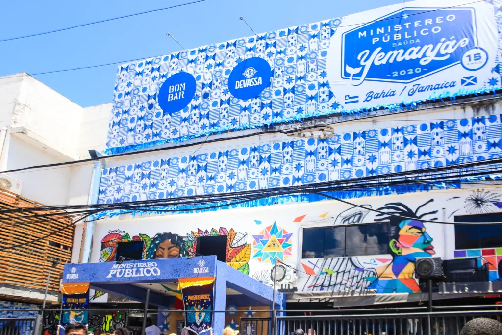 Devassa fica azul pela primeira vez na história para homenagear o Dia de Iemanjá Devassa fica azul pela primeira vez na história para homenagear o Dia de Iemanjá