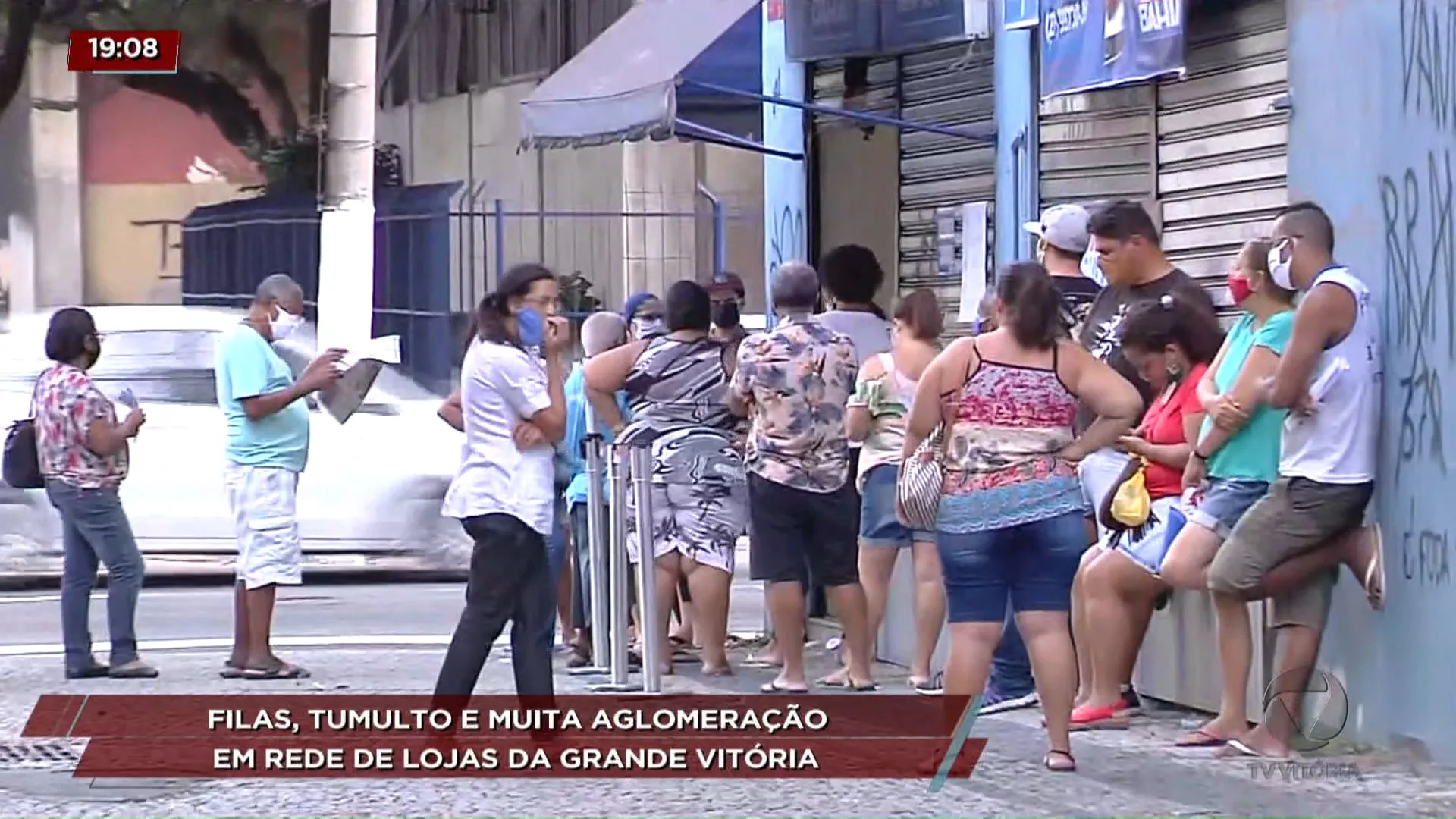 Filas, tumulto e muita aglomeração em rede de lojas na Grande Vitória