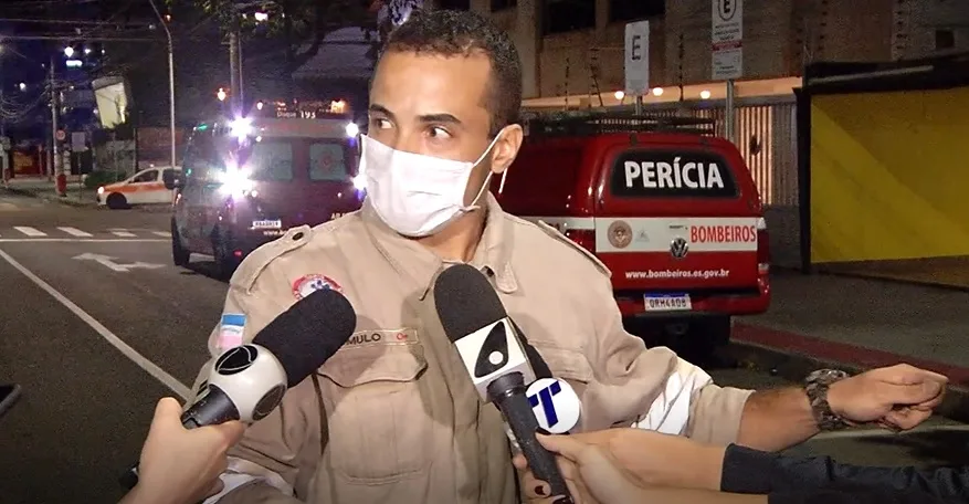 VÍDEO | "Ele tentou me abraçar", diz bombeiro sobre resgate de criança durante incêndio