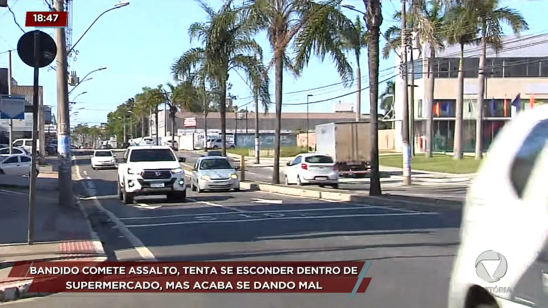 Bandido comete assalto, tenta se esconder dentro de supermercado, mas acaba se dando mal