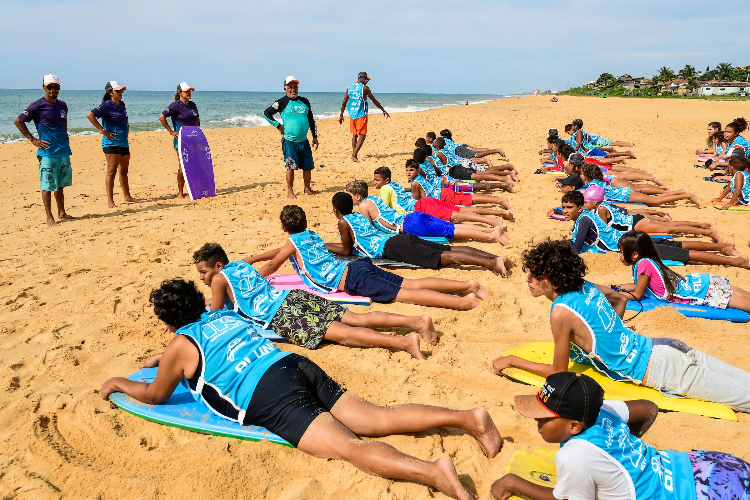 2022 – 04 – 09 – Brasil – ES – Vila Velha – Projeto social do Instituto Neymara Carvalho que ensina bodyboard na Barra do Jucu com patrocínio da ArcelorMittal – Foto: Mosaico Imagem