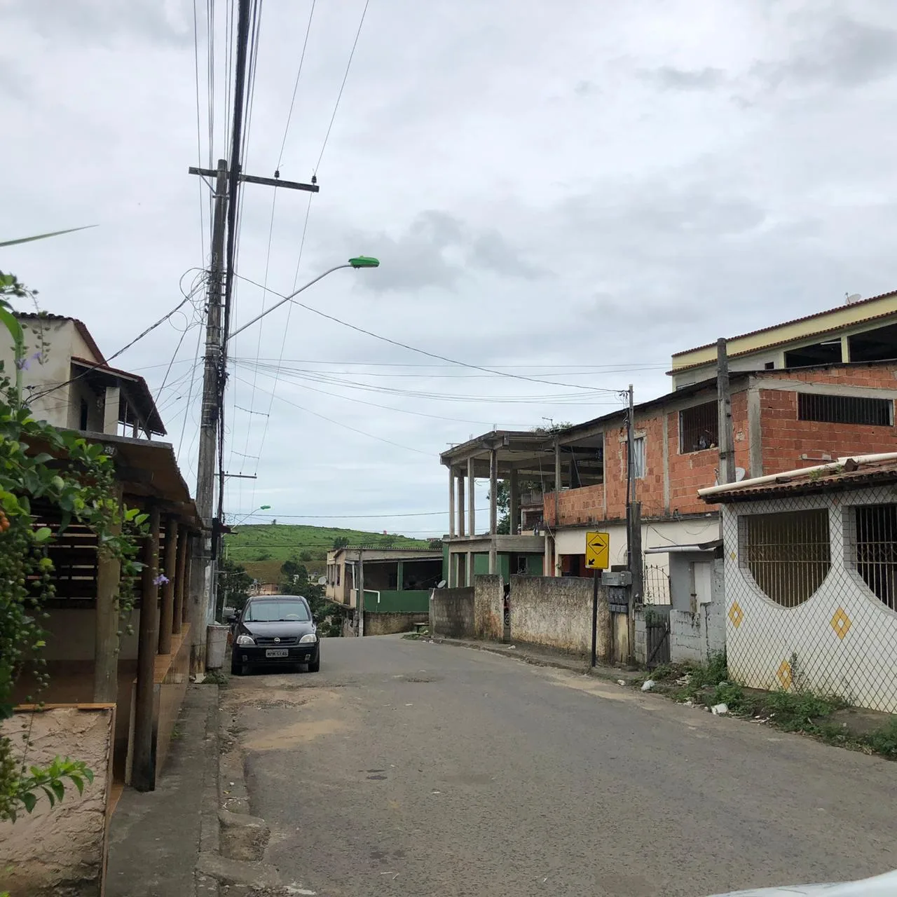 Homem é preso em flagrante após atirar contra o chão em frente a casa de ex-companheira